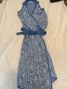 Diane Von Furstenberg Light Blue & White Knit Wrap Dress